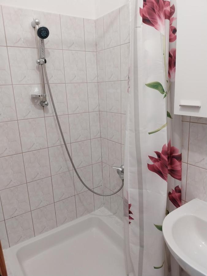 Sobe Kraft 1 Apartment Zivogosce Bagian luar foto
